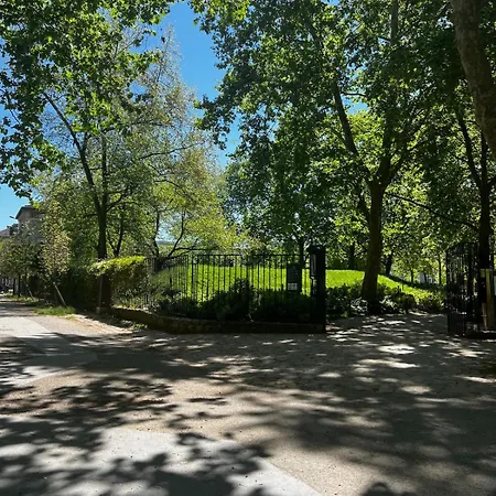 Lovely And Spacious Paris