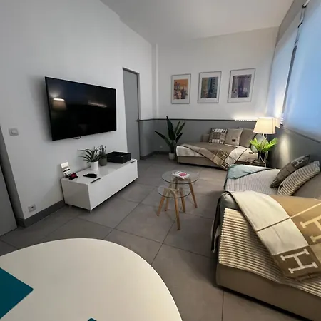 Apartment Lovely And Spacious Paris