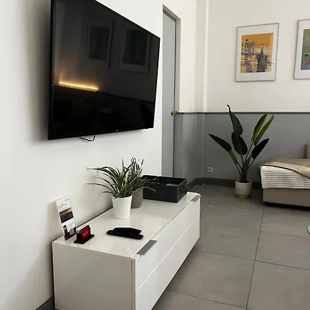 Apartment Lovely And Spacious Paris