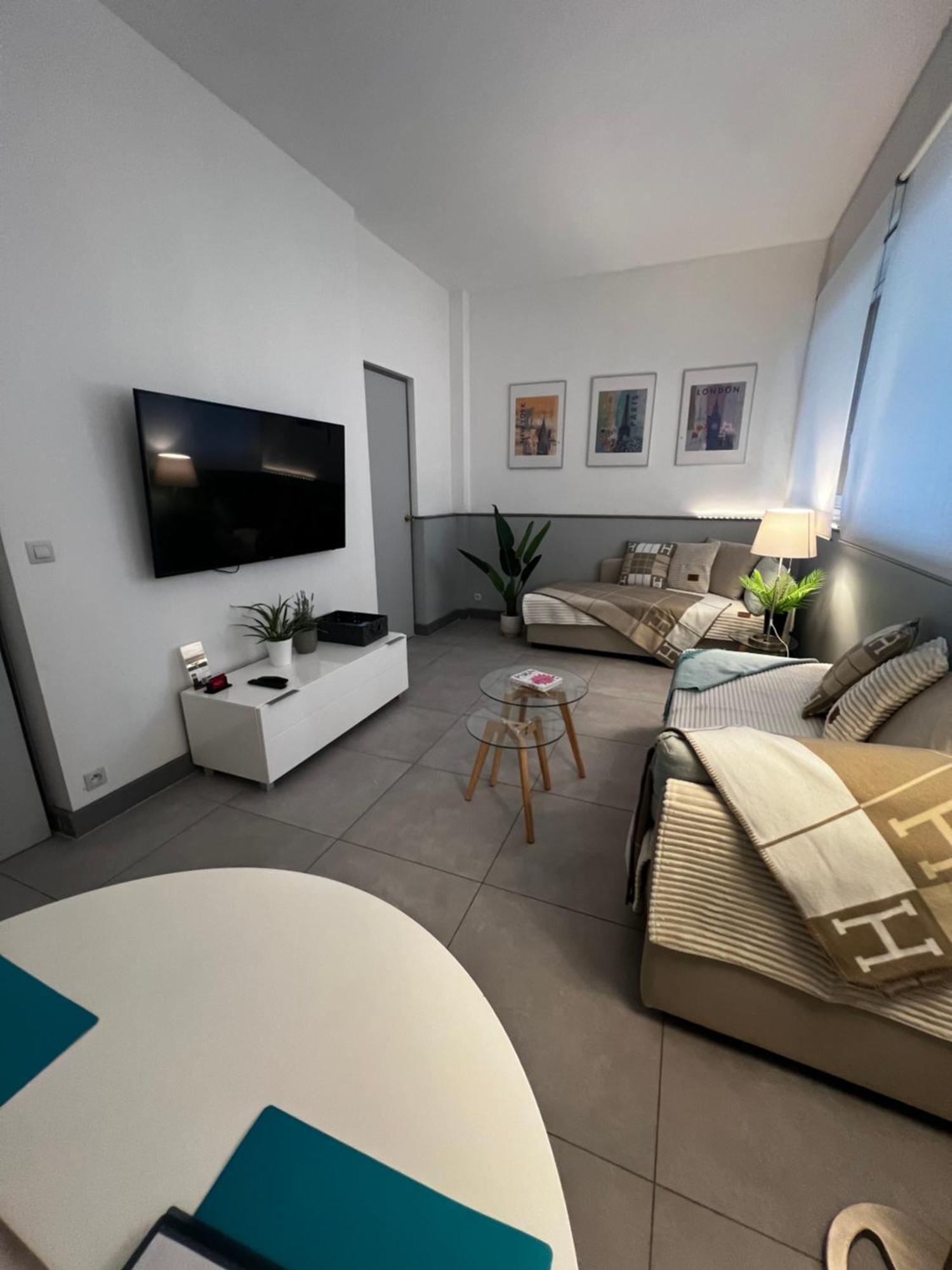Apartment Lovely And Spacious Paris